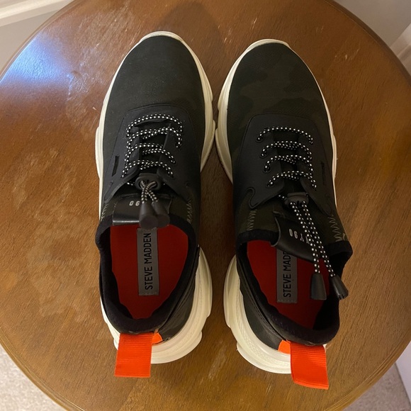 Steve Madden Myles Camo Sneakers - Picture 3 of 7